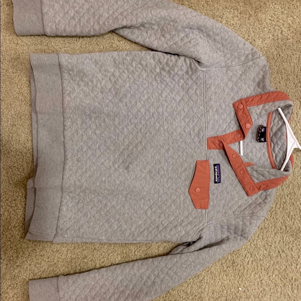 Quilted gray Patagonia pull over jacket